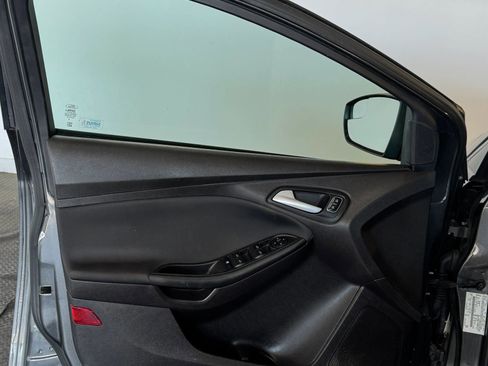 Used 2017 Ford Focus SE FWD image 12