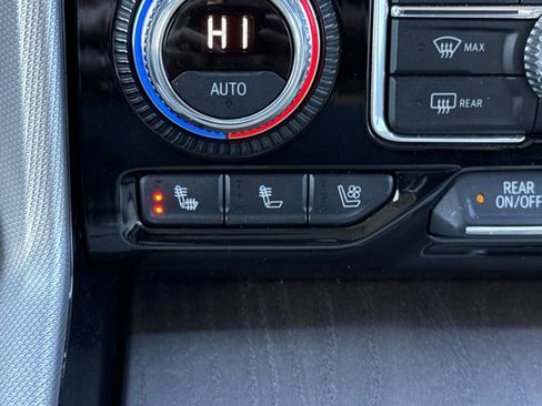 Used 2021 GMC Yukon Denali w/ Denali Premium Package image 28