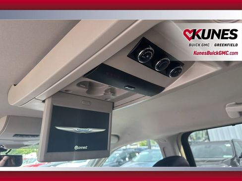 Used 2014 Chrysler Town & Country Touring-L FWD image 35