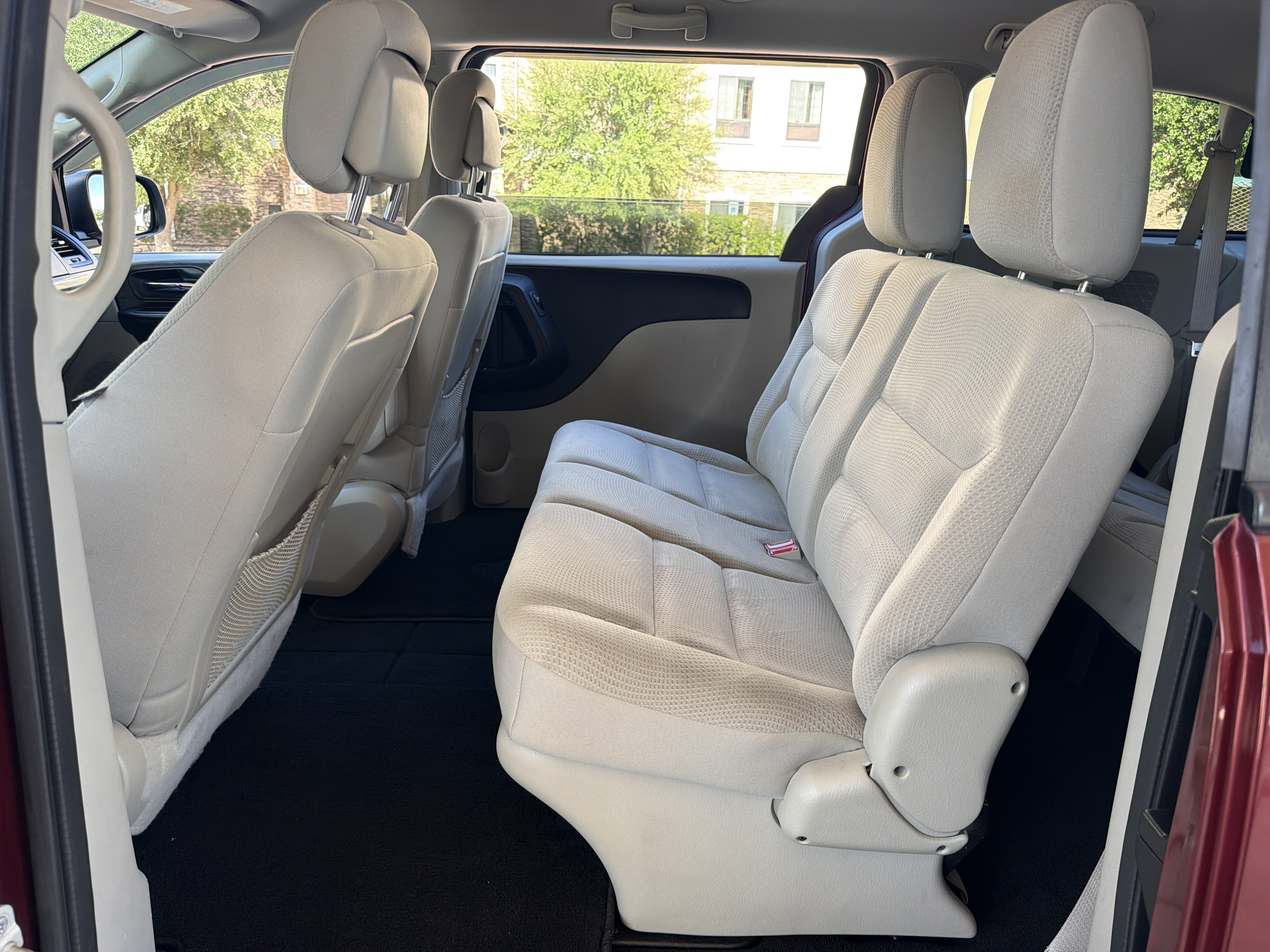 Used 2018 Dodge Grand Caravan SE w/ UConnect Hands-Free Group FWD image 18