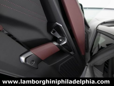 Used 2025 Lamborghini Revuelto Base image 12