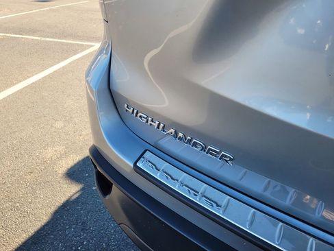 Used 2018 Toyota Highlander XLE image 6