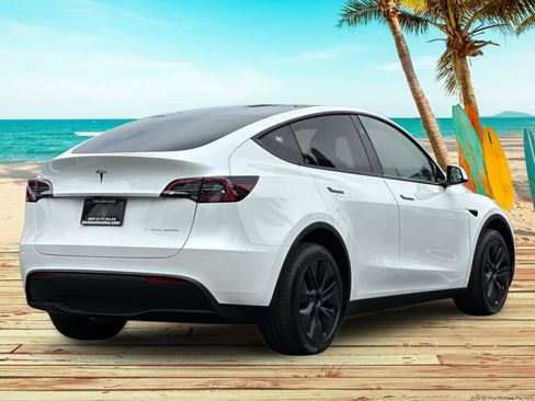 Used 2024 Tesla Model Y Long Range image 6