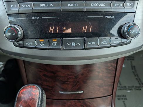 Used 2011 Toyota Avalon Limited image 23