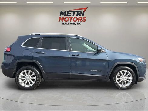 Used 2019 Jeep Cherokee Latitude w/ Cold Weather Group image 2