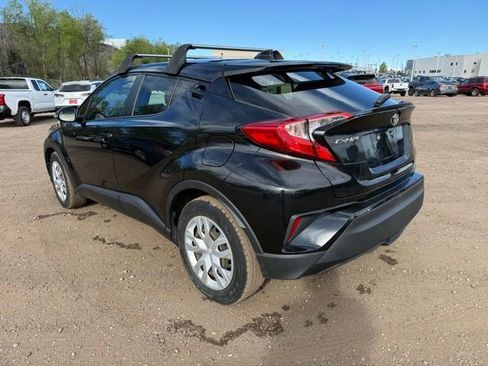 Used 2020 Toyota C-HR LE image 3