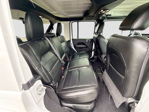 Used 2022 Jeep Wrangler Unlimited Sahara w/ Cold Weather Group AWD/4WD image 32