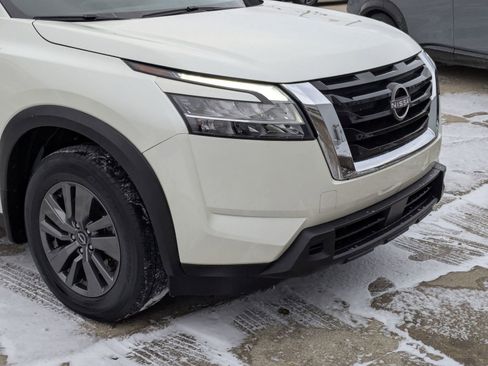 Used 2022 Nissan Pathfinder SV w/ SV Premium Package image 29