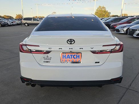 Used 2026 Toyota Camry SE w/ Convenience Package FWD image 6