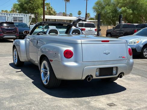 Used 2005 Chevrolet SSR w/ Preferred Equipment Group RWD image 4