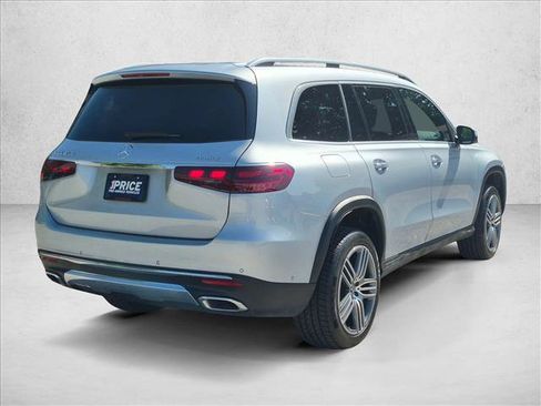 Used 2025 Mercedes-Benz GLS 450 4MATIC image 5