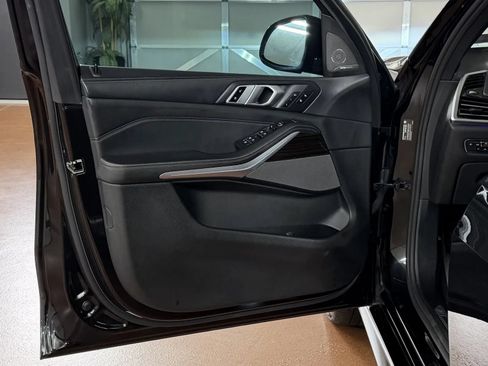 Used 2019 BMW X5 xDrive50i w/ M Sport Package AWD/4WD image 15