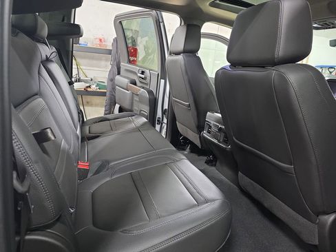 Used 2023 GMC Sierra 2500 Denali w/ Denali Ultimate Package image 11