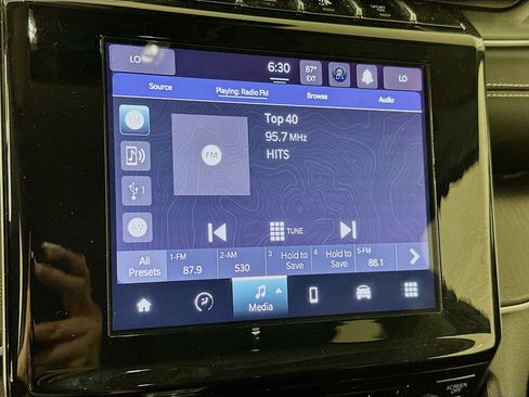 Used 2023 Jeep Grand Cherokee Laredo AWD/4WD image 21