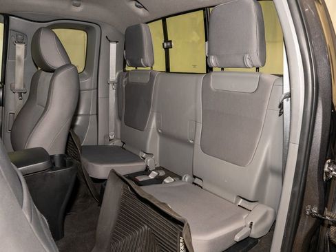 Used 2015 Toyota Tacoma PreRunner image 9