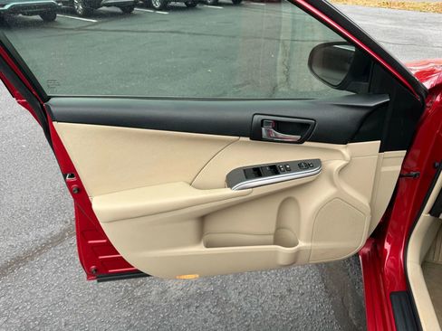 Used 2014 Toyota Camry XLE FWD image 12