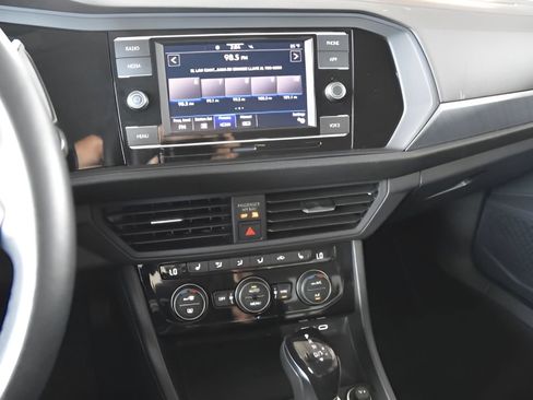 Used 2024 Volkswagen Jetta SE image 15