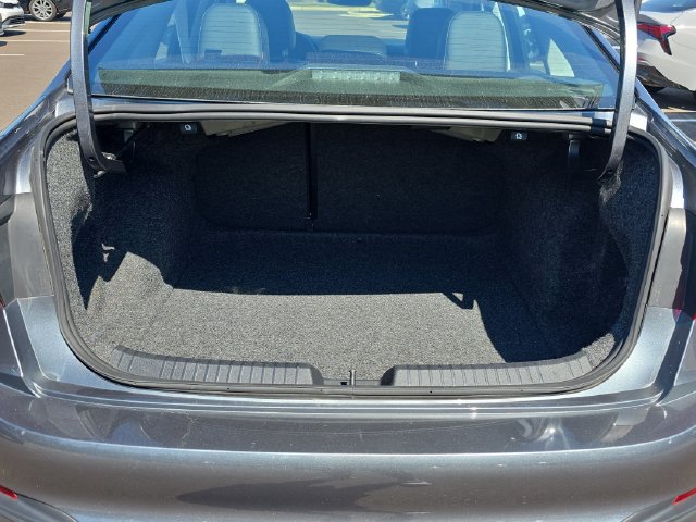 Used 2025 Volkswagen Jetta SE FWD image 13