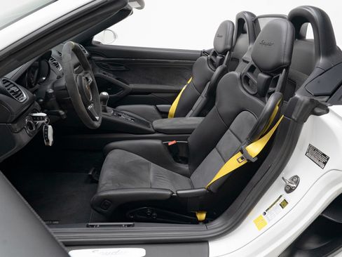Used 2020 Porsche 718 Boxster Spyder RWD image 17