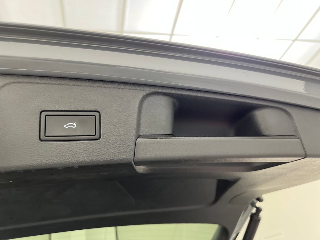 Used 2025 Volkswagen Atlas Peak Edition SE AWD/4WD image 45