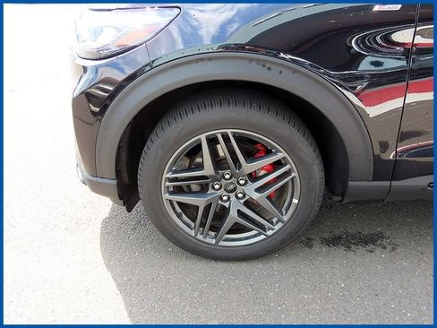 Used 2025 Ford Explorer ST-Line w/ ST-Line Street Pack AWD/4WD image 4