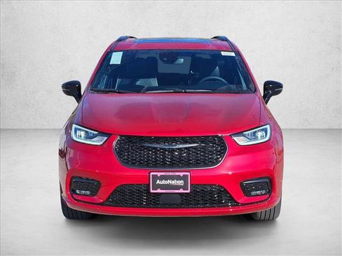 New 2026 Chrysler Pacifica Limited image 2