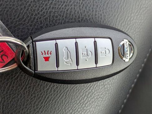 Used 2010 Nissan Murano LE w/ Navigation Pkg image 26