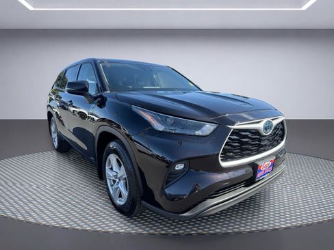 Used 2022 Toyota Highlander LE AWD/4WD image 12