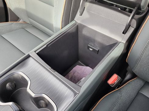 New 2026 GMC Acadia AT4 w/ Luxury Package image 36