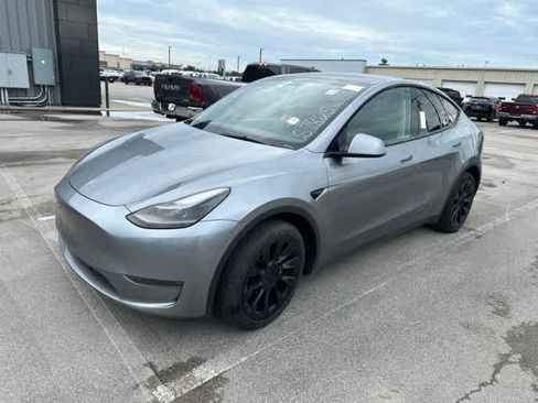 Used 2024 Tesla Model Y Long Range AWD/4WD image 2
