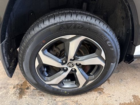 Used 2023 Toyota RAV4 SE w/ Weather & Moonroof Package image 11