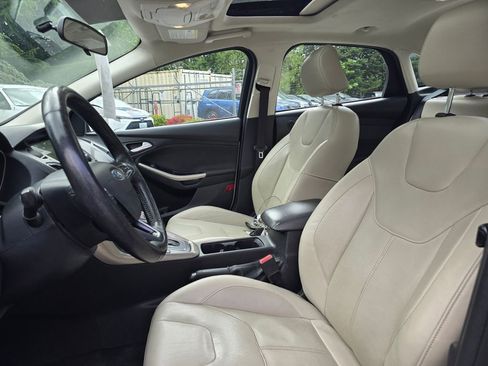 Used 2018 Ford Focus Titanium image 12