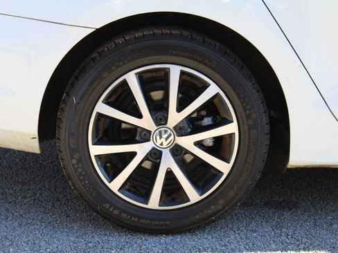 Used 2017 Volkswagen Jetta SE image 23