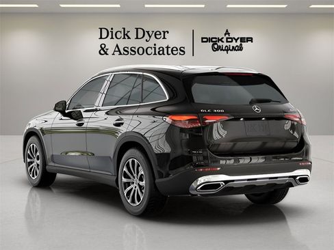 Used 2025 Mercedes-Benz GLC 300 GLC 300 image 13