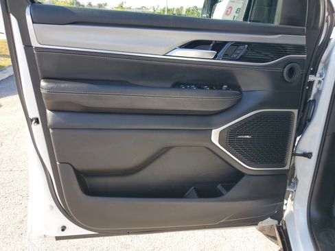 Used 2023 Jeep Wagoneer Series II image 33