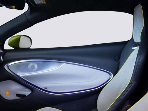 Used 2023 McLaren Artura image 30