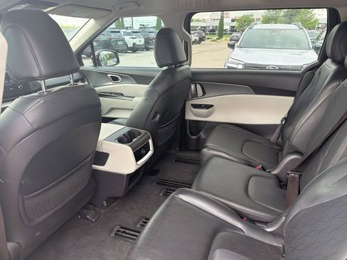 Used 2022 Kia Carnival LX FWD image 6