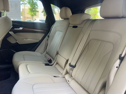 Used 2023 Audi Q5 2.0T Premium w/ Convenience Package AWD/4WD image 19