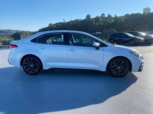 Certified 2023 Toyota Corolla SE w/ SE Premium Package FWD image 3