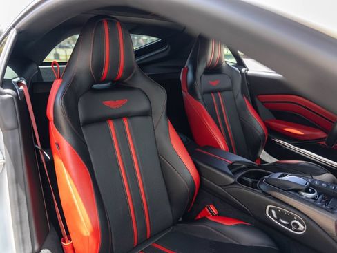Used 2019 Aston Martin V8 Vantage Coupe RWD image 45