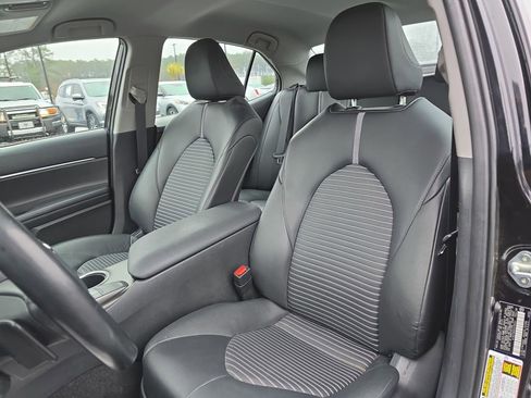 Used 2023 Toyota Camry SE image 19