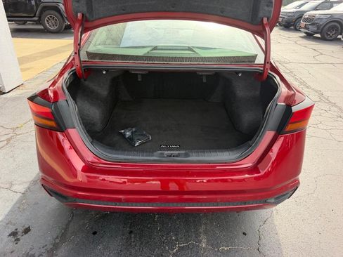 Used 2024 Nissan Altima 2.5 SV FWD image 5
