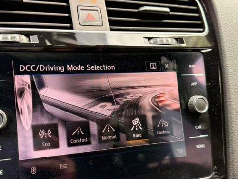 Used 2018 Volkswagen Golf R 4-Door AWD/4WD image 10