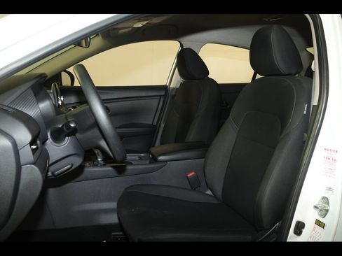 Used 2025 Nissan Sentra S FWD image 13