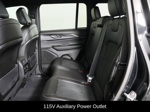 Used 2025 Jeep Grand Cherokee Altitude AWD/4WD image 16