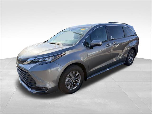 Certified 2026 Toyota Sienna XLE AWD/4WD image 1