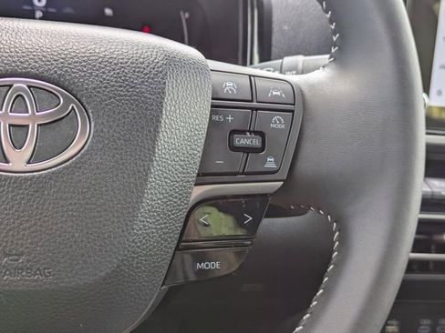 Used 2025 Toyota Camry SE image 27