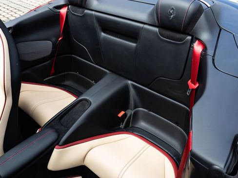 Certified 2025 Ferrari Roma Spider RWD image 40