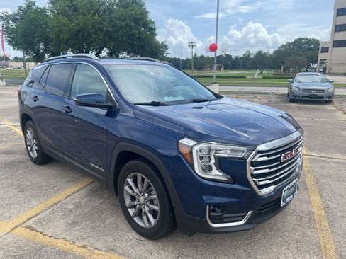 Used 2022 GMC Terrain SLT AWD/4WD image 2
