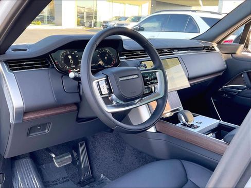 New 2026 Land Rover Range Rover SE image 8